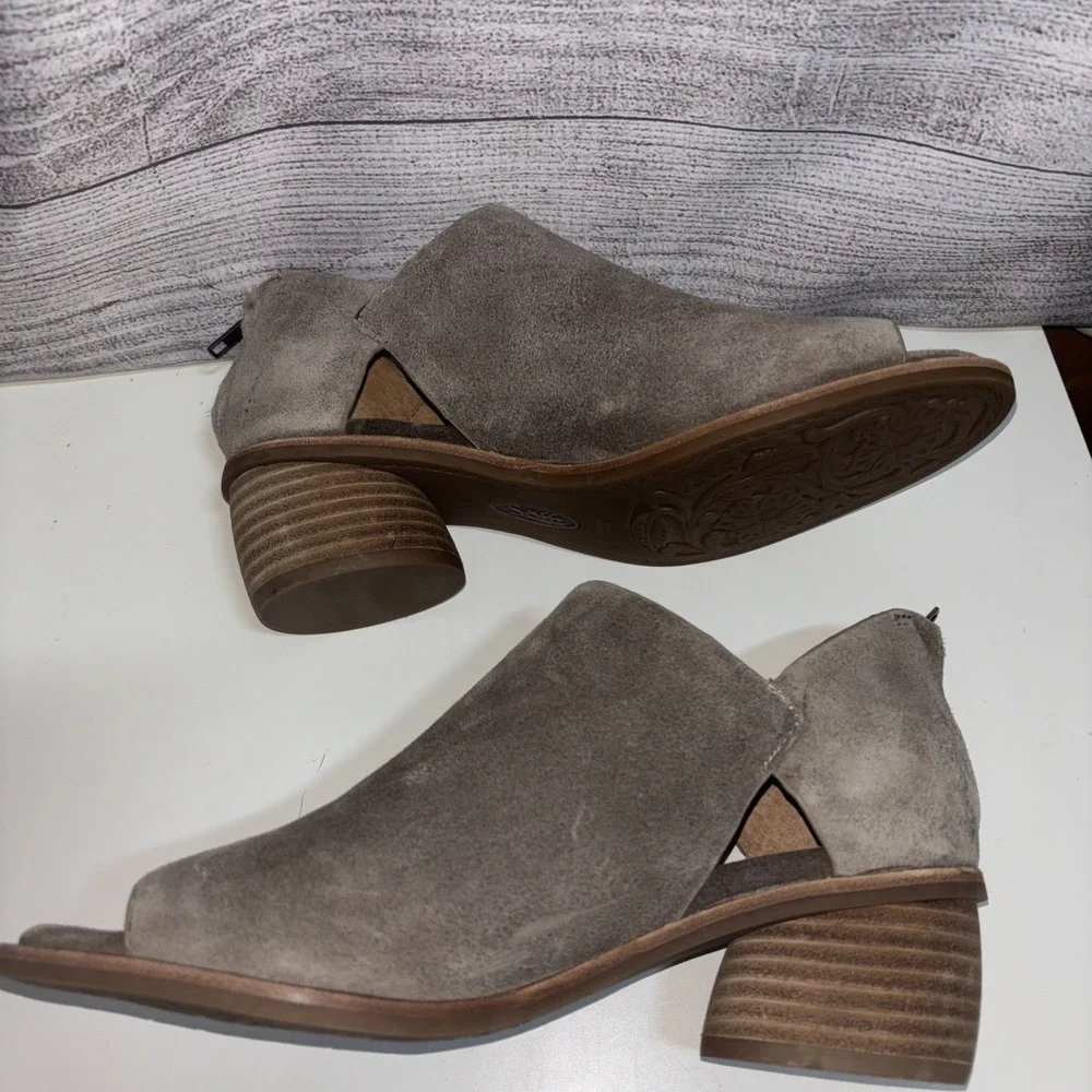 Sofft Women's 7.5 Carleigh Shootie Light‎ Gray/ Beige Greige
